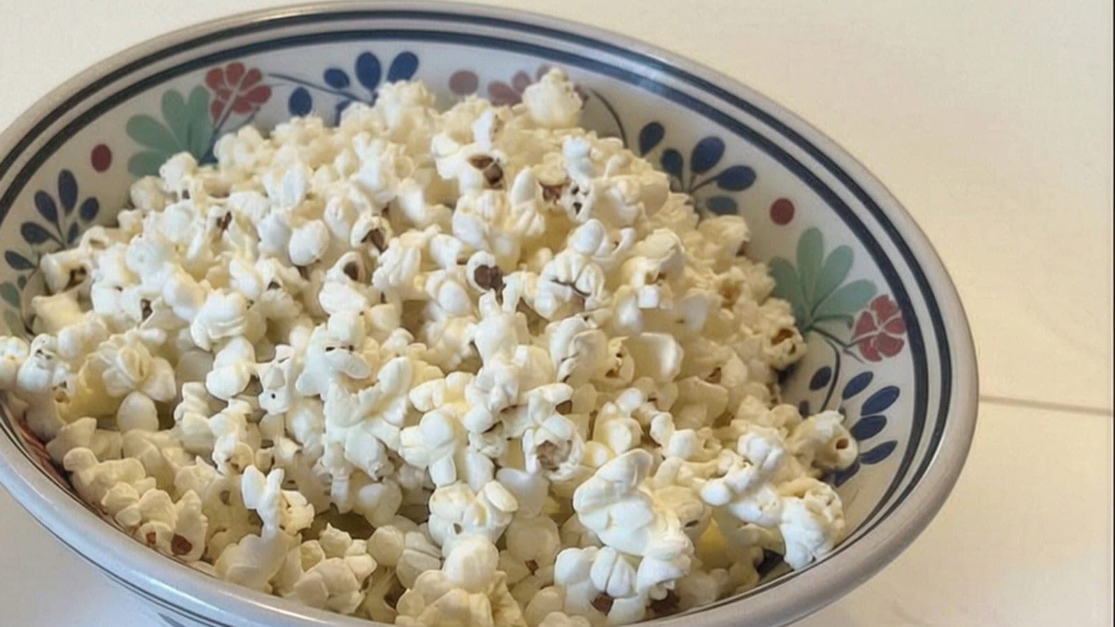 Reduced Fat Microwave Popcorn, 200 kcal, 3g protein